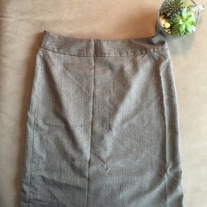 Banana Republic Herringbone Pattern Pencil Skirt – Size 4